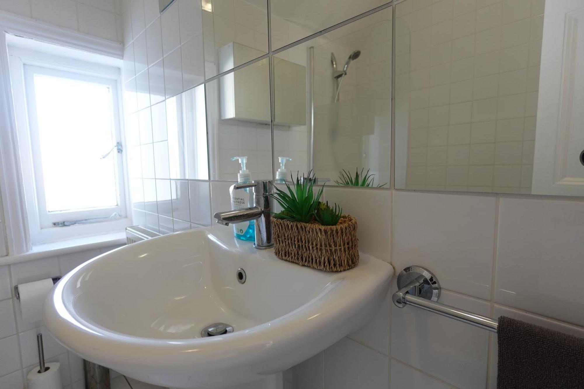 Apartment In Canford Cliffs Close To Sandbanks Beach Poole Dış mekan fotoğraf